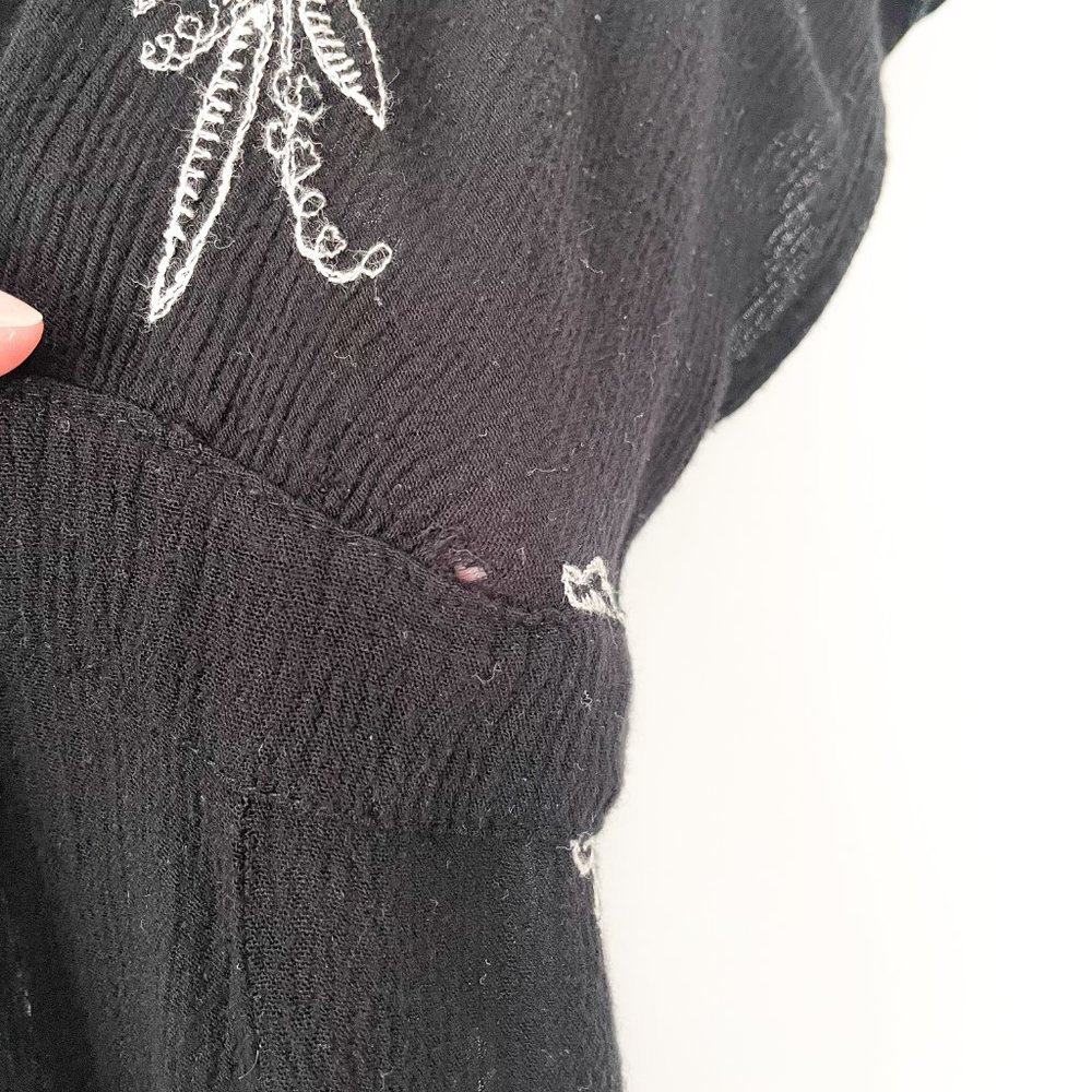 Mod Ref Flutter Sleeve Black Embroidered Floral P… - image 8